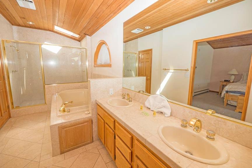 Popular attractions Area Nearby Property